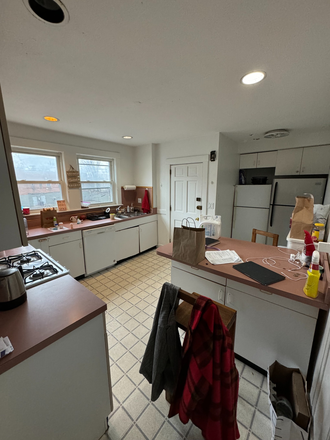 kitchen - 5 BED/ 2 BATH AVAILABLE AUGUST 2026- VERY CLOSE TO BC CAMPUS