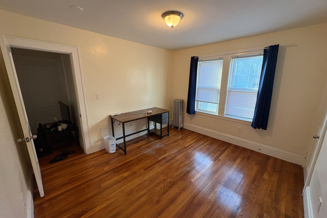 Bedroom - Pleasant apartment, close to campus--walkable distance to campus.