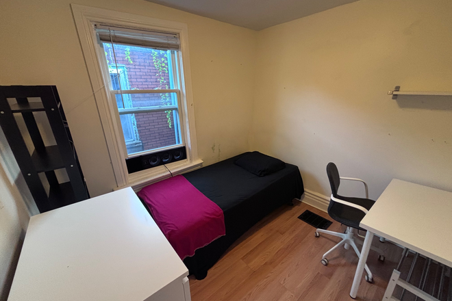 Bedroom - Furnished student housing available in quiet and clean apartment