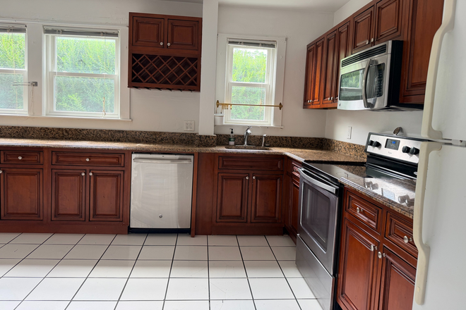 1 - Large 2 or 3 bed 2 bath steps to campus 9/1 move in no fee Apartments