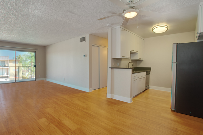 kitchen - Villas of Pasadena Apartments