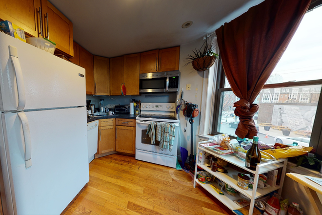 LIVING - LOCATION! 3 BED WITH IN UNIT WASHER/DRYER! 9/1/26! ONLY HALF BROKER FEE! Apartments