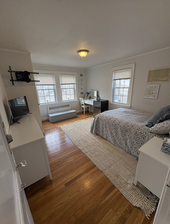 bedroom - Foster Street Room, across campus