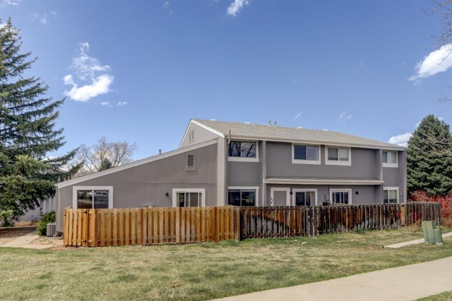 Outside - ?? Looking for a Fabulous Female Roommate! ??