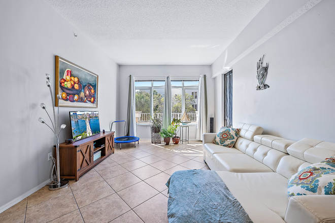 Living Room - Room for rent in Downtown Abacoa Town Center; walk to FAU Jupiter Campus