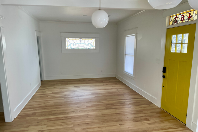 Dining room - 4bed/3bath unfurnished house on Candler park! Walk/bike distance to Emory! On-site parking