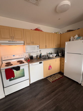 Kitchen - Discounted Commons 7 (4x2) Only $880 Apartments