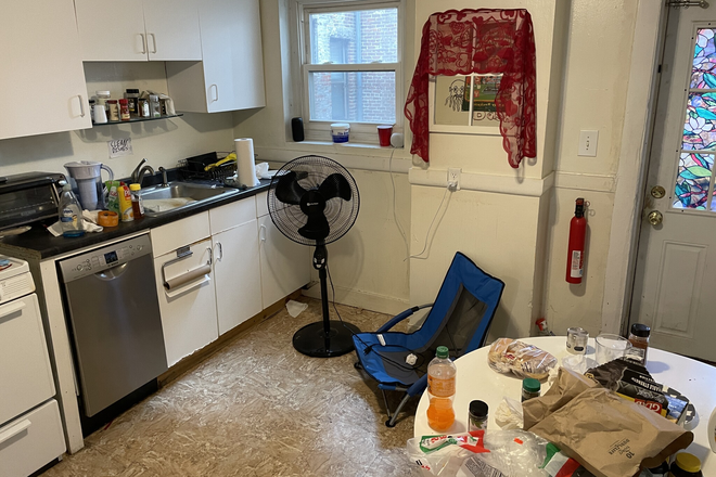 Kitchen - HEMENWAY ST  4 BED 2 BATH  FENWAY! NEU, BERKLEE 09/01  IN UNIT LAUNDRY NO FEE