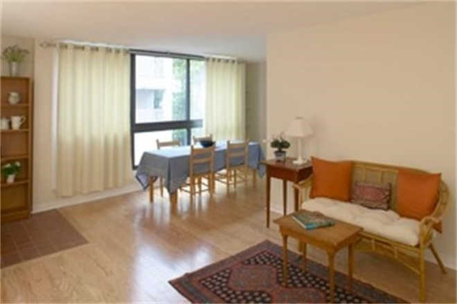 - - Right Close to Campus! Spacious 2 bed w/ Laundry, Storage & Elevator in Building Apartments