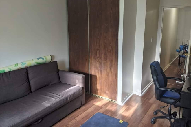 Bedroom1 - 4BR 2 washroom 3 mins away from UofT Mississauga