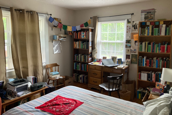 Bedroom (with my clutter; imagine that the desk and chair are empty!) - Poplar West