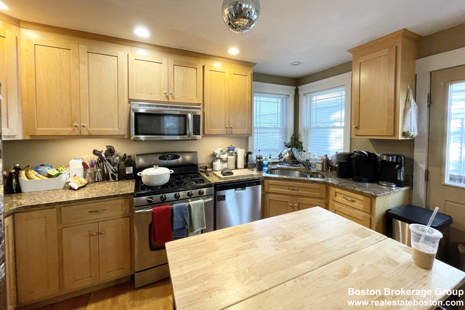 kitchen - Gorgeous 4 bed 3.5 bath !! Duplex