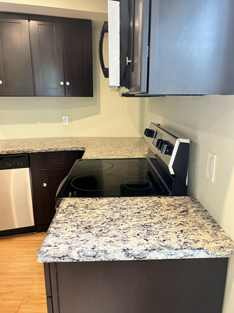 kitchen - Room for rent in 3Bed/2.5bath w/PRIVATE backyard, in unit laundry, central air/heat,GREAT LOCATION Apartments