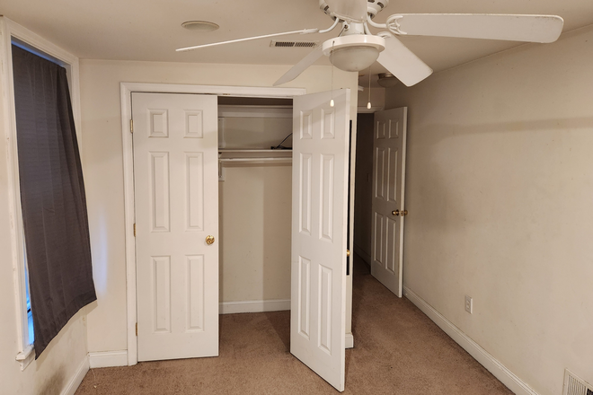 Upstairs rear bedroom - $670/mo Butcher's Hill Row Home available now