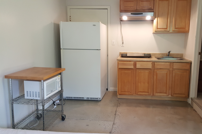 KITCHEN/DINING AREA - QUITE PRIVATE GUEST UNIT House