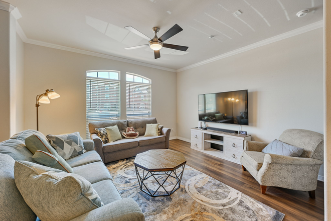 Living Room - River Oaks-Fully Furnished Bedroom w/Private Bath-Utilities Included