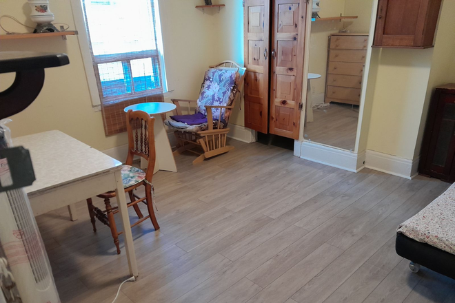 room for rent - Furnished room for rent near Danforth and Woodbine