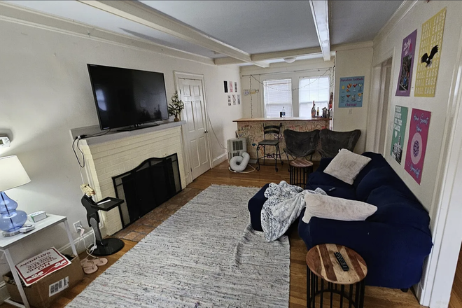 Living Room - Off-Campus House on Greycliff Rd