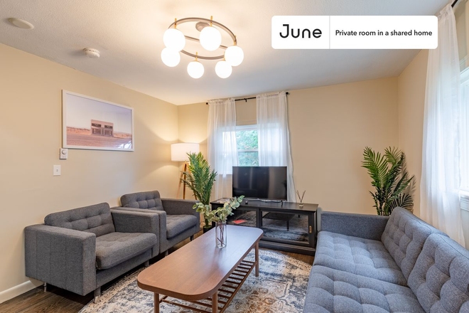 Photo - Private bedroom in 6 bed/4 bath Home