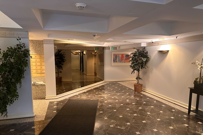 Lobby - Luxury apartment with underground parking