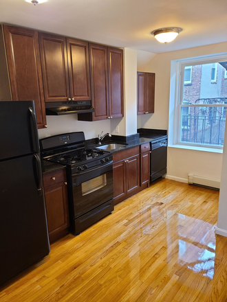 Call NOW for showings! 617-236-8600 - FLEET ST - LARGE 3BR/1BA IN NORTH END CLOSE TO CAMPUS W/ LNDRY ON SITE *AVAILABLE ASAP!* Apartments