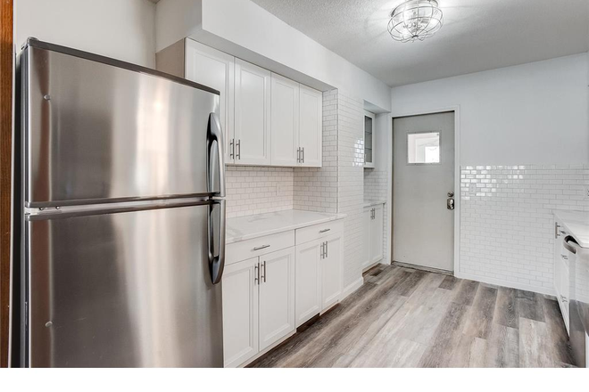 Kitchen - HUGE 6 Bedroom House- June 2026 - Close By UST