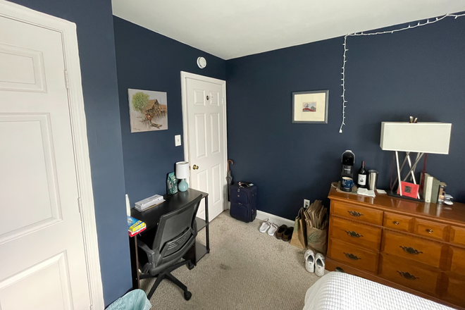 Bedroom - Seeking Female Roommate for 1 Room Starting June in 4 Bedroom Burleith Townhouse