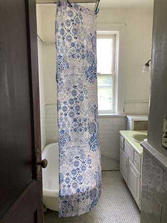 Bathroom - Apartment close to campus