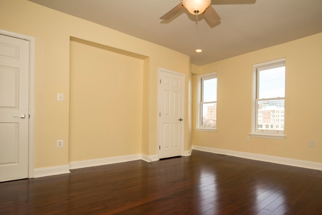 Bedroom - 1 Bedroom for Rent in Large Row Home Near Johns Hopkins Hospital