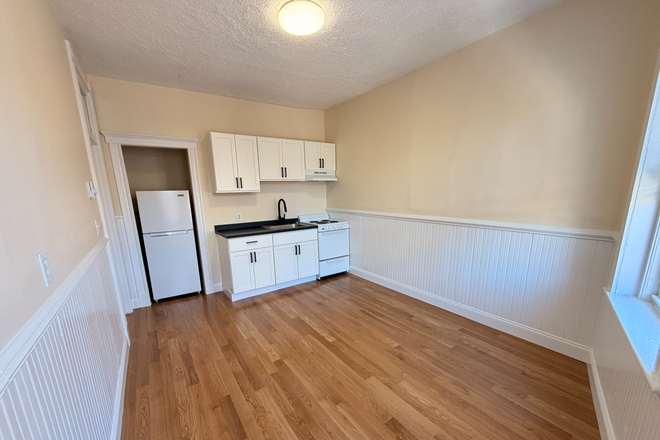kitchen - Bright 2 bed 1 bath NO BROKERS FEE!!!!