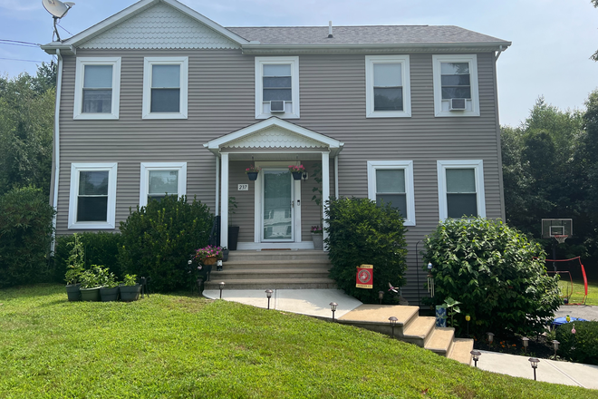 Exterior - 237 Green Avenue Executive house in Belchertown countryside.  4 Bedrooms 2.5 Baths renovated kitchen