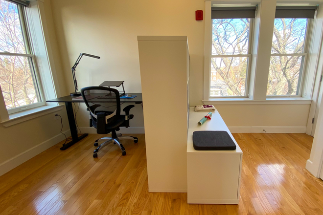 Bedroom furnishing detail - FURNISHED BEDROOM WITH PRIVATE BATHROOM AT HARVARD YARD | NO BROKER FEE Apartments