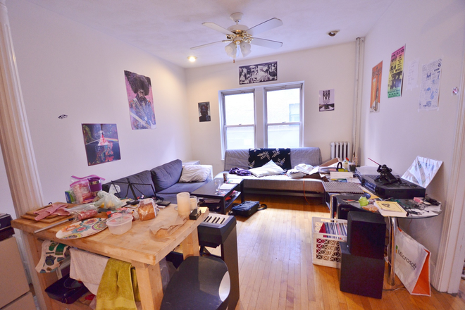 . - Spacious 2-bed w/ living room. Symphony Rd. No broker fee. Contact Will McGowan 617.512.5822