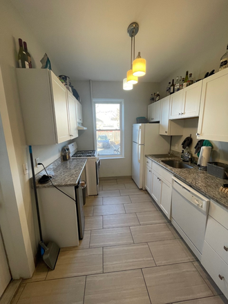 kitchen - Spacious 5 Bed / 2 Bath in Allston!! Apartments