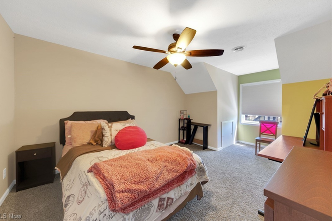 Bedroom - Home close to CWRU