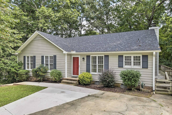 Exterior pf Home - Fully Furnished 1 Bedroom 1 Bath Apartment near NC State (UTILITIES INCLUDED)