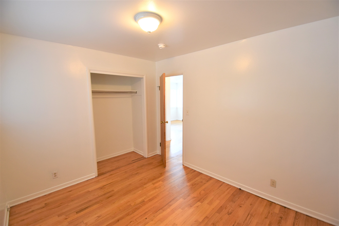 752 - 752 30th (2BR/1BA) Duplex