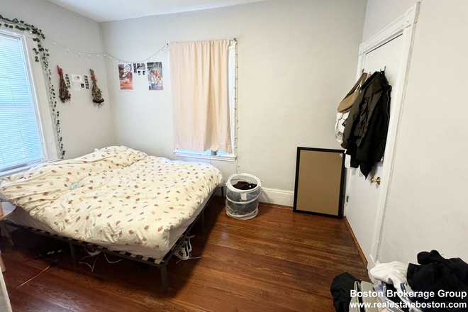 apartment - Umass/JFK/  3 bedroom Apartments