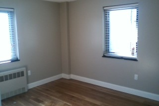 hubrealtyproperties.com - Spacious 2 bedroom with open floor plan, across the street from a park Apartments