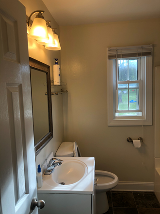 Bathroom - Poplar West Apartments, close to campus