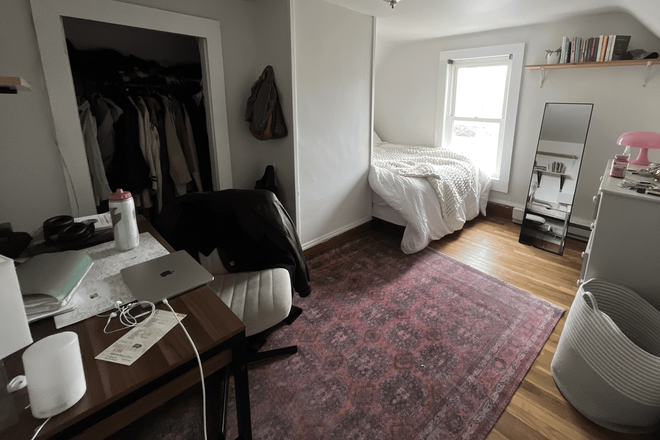 bedroom - 1-Bedroom within Upstairs Unit