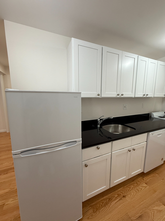 . - Newly renovated 2-bed w/ living room. Contact Will McGowan 617.512.5822 Apartments