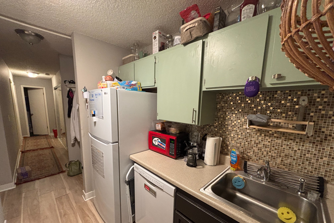 Kitchen - Updated Condo in North Boulder (READY TO RENT!)