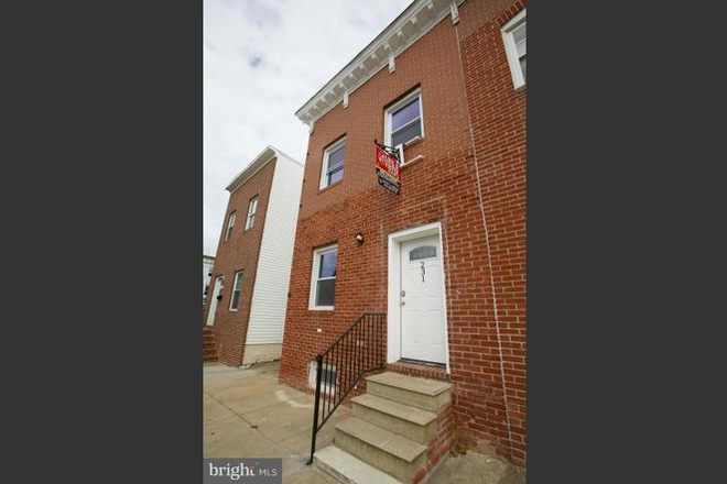 Front Door - 3 Bedroom, 2.5 Baths Near Johns Hopkins Medical and Public Health Campuses