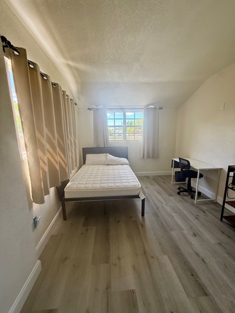 Bed - New Studio Unit Available Minutes from Campus House