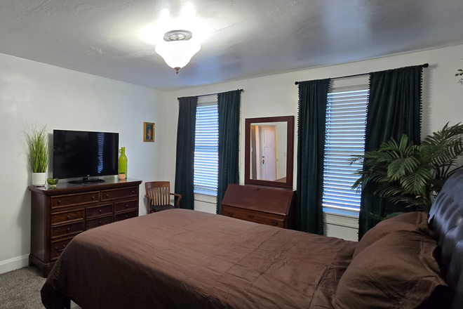 Bedroom - Beautiful Housing for Nurses, Healthcare Professionals, and Students Townhome