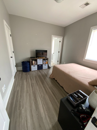 Bedroom - 1 Bed, 1 Bath looking for sublease Duplex