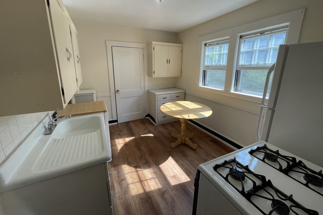 Kitchen - Single Bedroom in Off Campus House, Desirable Location