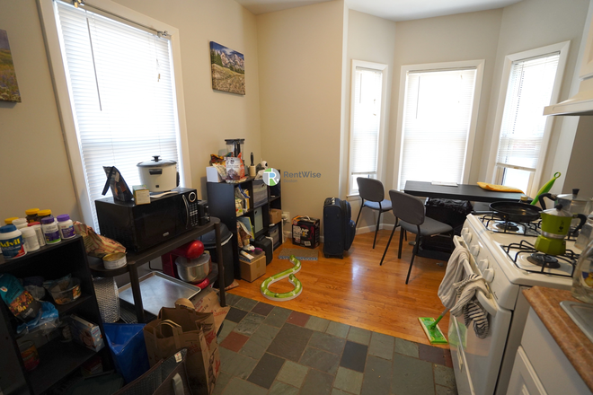 1 - AUG 2025-Spacious Cambridgeport Studio, Pet Friendly!