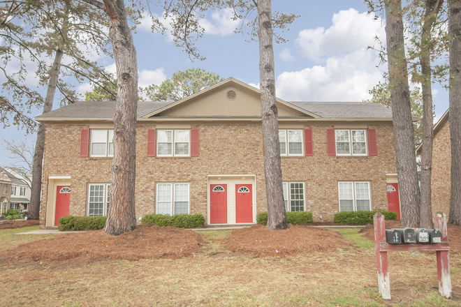BUILDING - 2 BED 1.5 BATH TOWNHOUSE - JAMES ISLAND - APPROX 20 MIN TO MUSC - 20 MIN TO FOLLY BEACH